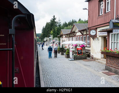 DREI ANNEN HOHNE, Deutschland, SEPTEMBER 22,2016: Unidentified Einreisende in den Dampfzug der Station am 22. September 2016, Züge Stockfoto