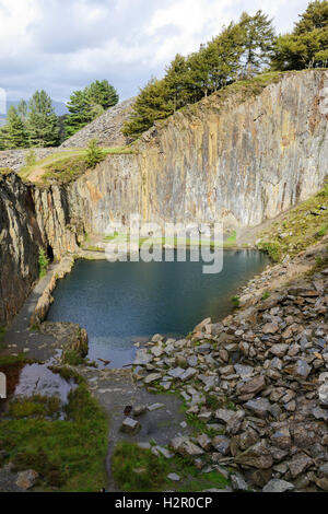 Die blauen Pool in einem Steinbruch über Friog, in der Nähe von Fairborne in Gwynedd am Ufer der Mündung des Mawddach. Stockfoto