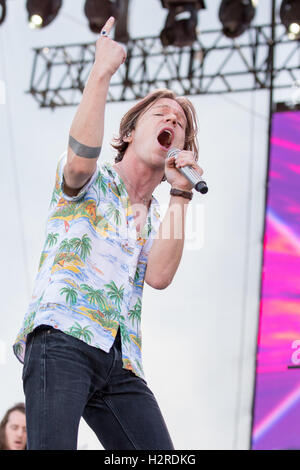 24. September 2016 - Las Vegas, Nevada, USA - MATT SHULTZ von Cage the Elephant tritt beim iHeartRadio tagsüber Dorf in Las Vegas, Nevada (Credit-Bild: © Daniel DeSlover über ZUMA Draht) Stockfoto