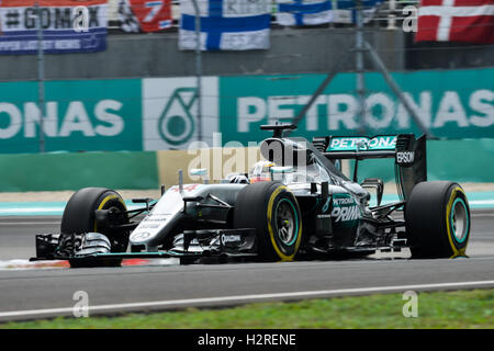Sepang, Malaysia. 1. Oktober 2016. Mercedes AMG Petronas F1 Team britische Fahrer Lewis Hamilton fährt während der dritten Training der Formel Eins malaysischen Grand Prix in Sepang, Malaysia, 1. Oktober 2016. Bildnachweis: Chong Voon Chung/Xinhua/Alamy Live-Nachrichten Stockfoto