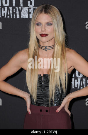 Buena Park, Kalifornien, USA. 30. September 2016. 30. September 2016 - Buena Park, Kalifornien. AnnaLynne McCord. Knotts Scary Farm Black Carpet Party statt auf Knotts Berry Farm. Bildnachweis: Birdie Thompson/AdMedia Credit: Birdie Thompson/AdMedia/ZUMA Draht/Alamy Live-Nachrichten Stockfoto