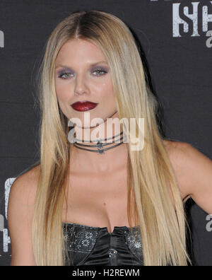 Buena Park, Kalifornien, USA. 30. September 2016. 30. September 2016 - Buena Park, Kalifornien. AnnaLynne McCord. Knotts Scary Farm Black Carpet Party statt auf Knotts Berry Farm. Bildnachweis: Birdie Thompson/AdMedia Credit: Birdie Thompson/AdMedia/ZUMA Draht/Alamy Live-Nachrichten Stockfoto