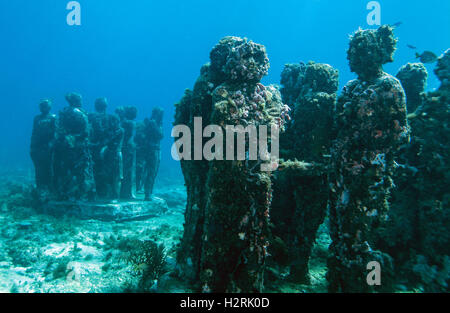 Cancun. 30. September 2016. Foto aufgenommen am 30. September 2016 zeigt die Skulpturen in Unterwasser Kunstmuseum (MUSA) in der touristischen Stadt von Cancún, Quintana Roo Zustand, Mexiko angezeigt. MUSA ist in den Gewässern der mexikanischen Karibik erstellt und geglaubt, um die größte Unterwasser-Museum für zeitgenössische Kunst in der Welt zu sein. © Mauricio Collado/Xinhua/Alamy Live-Nachrichten Stockfoto