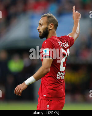 Leverkusen, Deutschland. 1. Oktober 2016. Bundesliga-Spieltag 6, Bayer 04 Leverkusen - Borussia Dortmund: Oemer Toprak (Leverkusen) Gesten. Bildnachweis: Jürgen Schwarz/Alamy Live-Nachrichten Stockfoto