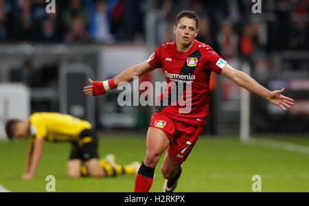 Leverkusen, Deutschland. 1. Oktober 2016. Bundesliga-Spieltag 6, Bayer 04 Leverkusen - Borussia Dortmund: Feier 2-0 Chicharito (Leverkusen). Bildnachweis: Jürgen Schwarz/Alamy Live-Nachrichten Stockfoto
