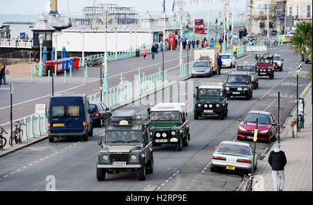 Brighton UK 2. Oktober 2016 - Hunderte von Land Rover Besitzer in Brighton kommen heute, wie sie die jährlichen von London nach Brighton Landrover Rallye beenden Stockfoto