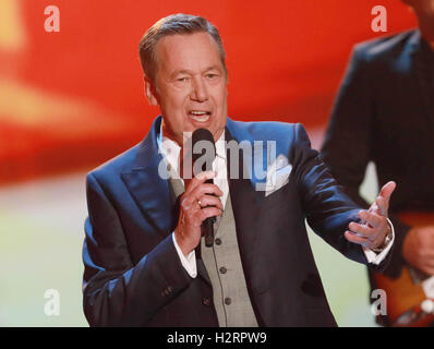 Berlin, Deutschland. 1. Oktober 2016. Sänger Roland Kaiser ist Gast in der ZDF-Show "Willkommen Bei Carmen Nebel" in Berlin, Deutschland, 1. Oktober 2016. Foto: Jörg CARSTENSEN/Dpa/Alamy Live News Stockfoto