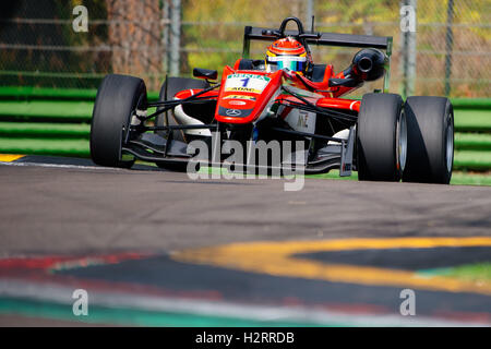 Imola, Italien. 2. Oktober 2016. Prema Powerteams Fahrer Lance Stroll der Kanada konkurriert in Rennen 2 der FIA Formel 3-Europameisterschaft in Imola, Italien am 2. Oktober 2016.  Bildnachweis: Jure Makovec/Alamy Live-Nachrichten Stockfoto