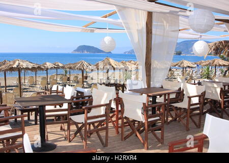 Cafe am Strand in Griechenland Stockfoto