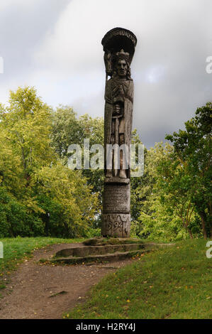 Statue am Eingang der Burg Trakai (in der Nähe von Vilnius). Lituania. Stockfoto