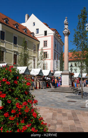 Belebten Markt in SNP-Platz in der Stadt Bratislava, die Hauptstadt der Slowakei in Osteuropa. Stockfoto