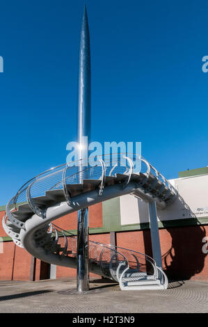 Die Nadel-Wendeltreppe auf dem Parkplatz Hardshaw Einkaufszentrum in St. Helens Merseyside Nordwestengland. Stockfoto