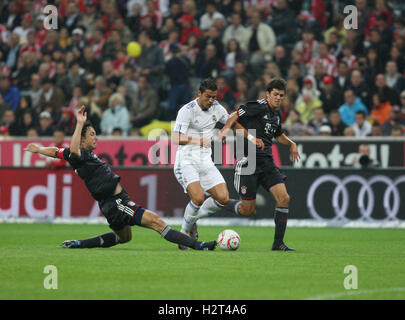 Mark van Bommel, Cristiano Ronaldo und Nicolas Juellich, links, rechts, Franz Beckenbauer-Abschied-match, FC Bayern München V. Stockfoto