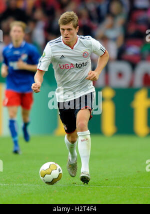 Toni Kroos DFB-Pokal-Pokal, DFB-Pokal, erste Runde des Turniers 2010-2011, TSV Germania Windeck vs Stockfoto