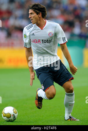 Mario Gomez, DFB-Pokal-Pokal, DFB-Pokal, erste Runde des Turniers 2010-2011, TSV Germania Windeck Stockfoto