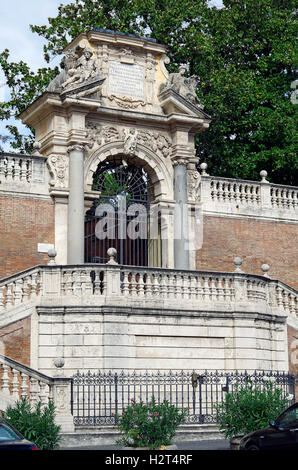 Eingangstor der Montecavallo Gärten, Rom, Italien Stockfoto