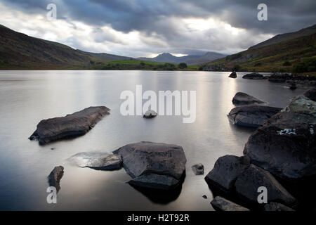 Foto von Jamie Callister ©. Launische Wetter am Llynnau Mymbyr, Snowdonia, Gwynedd, Nordwales, 16. September 2016. Stockfoto