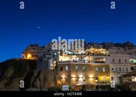 Albufeira, Algarve, Portugal - 1. Mai 2014: Albufeira Strand bei Nacht, Algarve, Portugal Stockfoto