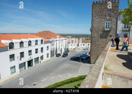 Evora, Portugal - 30. April 2014: alte Straße der Stadt Evora in Portugal Stockfoto