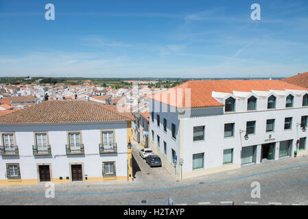 Evora, Portugal - 30. April 2014: alte Straße der Stadt Evora in Portugal Stockfoto