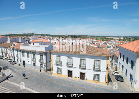 Evora, Portugal - 30. April 2014: alte Straße der Stadt Evora in Portugal Stockfoto