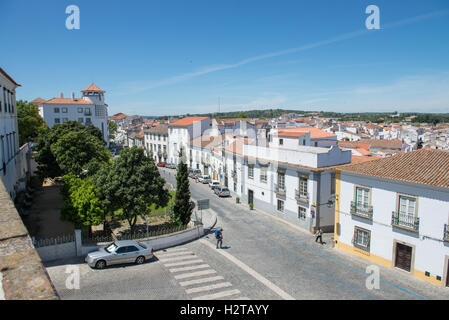 Evora, Portugal - 30. April 2014: alte Straße der Stadt Evora in Portugal Stockfoto