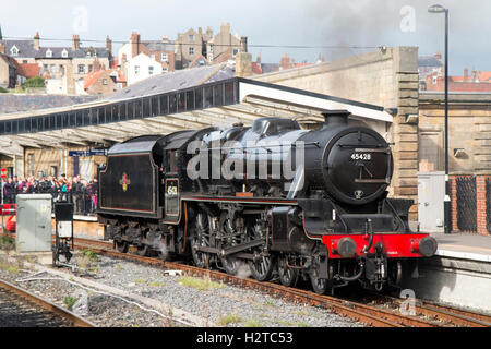 Dampf Lok Nummer 45428, benannte Eric Treacy, Whitby Bahnhof rund um die Reise zu Pickering Stockfoto