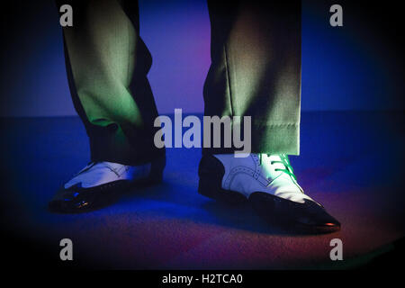 Tanz Schuhe Füße des männlichen Ballroom, Latin, Salsa und Swing-Tänzer Stockfoto