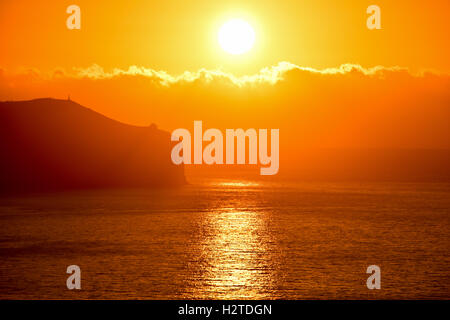 Sonnenaufgang über ein ruhiges Meer, Funchal, Madeira Stockfoto