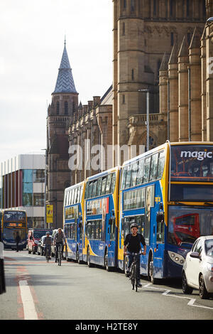 Universität Manchester Oxford Road Busse Bus Busse beendet Doppeldecker einzelne Flotte Trainer Unternehmen Flotte Livree Route Dienste Stockfoto