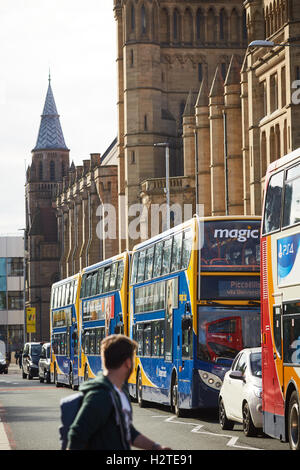 Universität Manchester Oxford Road Busse Bus Busse beendet Doppeldecker einzelne Flotte Trainer Unternehmen Flotte Livree Route Dienste Stockfoto