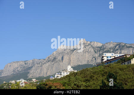 Panoramablick Richtung Berg Aj-Petri von Gaspra Lage nahe Stadt Alupka und Koreis Stadt Yalta Gemeinde, Krim, Russland. Stockfoto