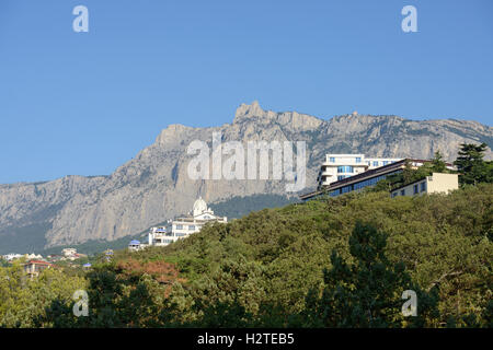 Panoramablick Richtung Berg Aj-Petri von Gaspra Lage nahe Stadt Alupka und Koreis Stadt Yalta Gemeinde, Krim, Russland. Stockfoto