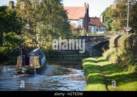 Warrington Bridgewater Canal Grappenhall Boot Kanäle Narrowboat Stream schmale Unterbrechungen Canalside Liste Clubbesitzer britischen Wasser Stockfoto