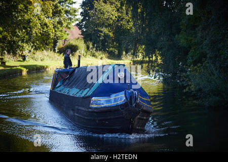 Warrington Bridgewater Canal Grappenhall Boot Kanäle Narrowboat Stream schmale Unterbrechungen Canalside Liste Clubbesitzer britischen Wasser Stockfoto