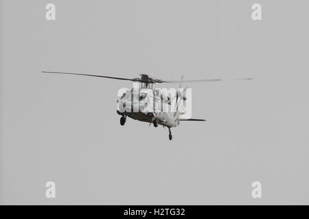 166324, ein Sikorsky MH-60 Seahawk (Knighthawk) der US Navy, Prestwick Flughafen während der Übung Joint Warrior 15-2. Stockfoto