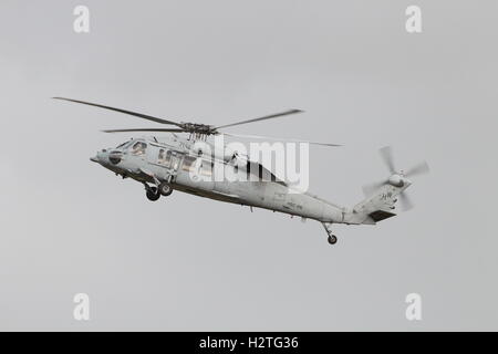 166324, ein Sikorsky MH-60 Seahawk (Knighthawk) der US Navy, Prestwick Flughafen während der Übung Joint Warrior 15-2. Stockfoto