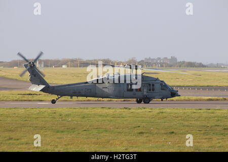 166324, ein Sikorsky MH-60 Seahawk (Knighthawk) der US Navy, Prestwick Flughafen während der Übung Joint Warrior 15-2. Stockfoto