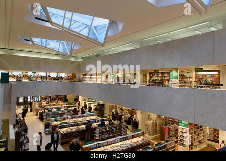 Akademische Buchhandlung, Pohjoisesplanadi 39, Helsinki. Finnland Stockfoto