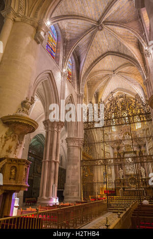 Innenraum der Kathedrale von Cuenca, Grill des Chores, Cuenca, Spanien Stockfoto