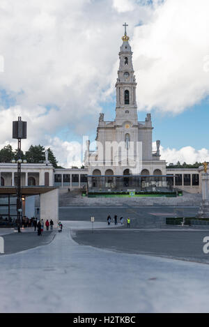 Fatima, Portugal - 24. April 2014: Das Heiligtum von Fatima, die auch als der Basilika von Frau Fatima, Portugal bezeichnet wird Stockfoto