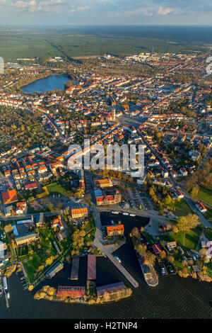 Luftaufnahme, Neustrelitz, Mecklenburger Seenplatte, Müritz, Mecklenburg-Vorpommern, Deutschland, Europa, Luftbild Vögel-Augen Stockfoto