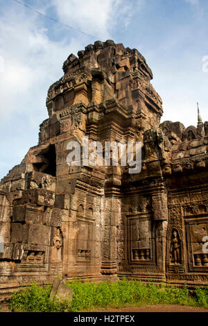 Der steinerne Bau von Wat Nokor ist auf dem Display in diesem bekannten buddhistischen Tempel in Kampong Cham, Kambodscha. Stockfoto