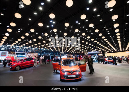 Blick auf Renault-Stand auf der Paris Motor Show 2016 Stockfoto