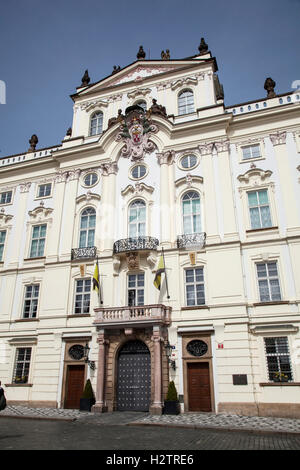 Palast des Erzbischofs in Schlossplatz, Prager Burg. Stockfoto