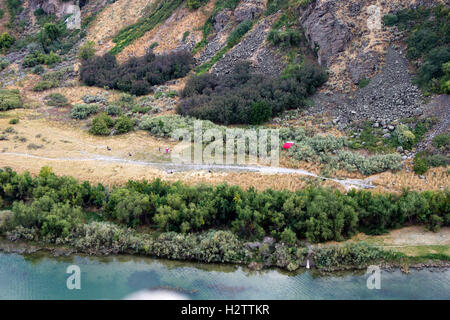 BASE-jumping auf dem Snake River aus der Perine Bridge in Twin Falls, Idaho Stockfoto