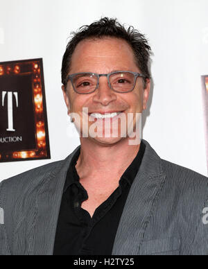 Eröffnung des "Cabaret" im Hollywood Pantages - Ankünfte mit: Joshua Malina Where: Hollywood, Kalifornien, Vereinigte Staaten, wann: 20. Juli 2016 Stockfoto