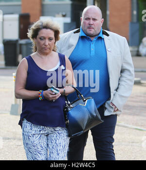 Ralph Bulger und Denise Fergus außerhalb ITV Studios mit: Ralph Bulger, Denise Fergus Where: London, Vereinigtes Königreich bei: 25. Juli 2016 Stockfoto