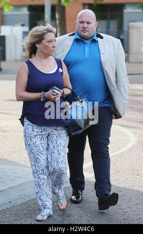 Ralph Bulger und Denise Fergus außerhalb ITV Studios mit: Ralph Bulger, Denise Fergus Where: London, Vereinigtes Königreich bei: 25. Juli 2016 Stockfoto