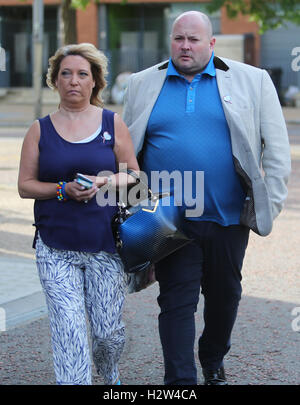 Ralph Bulger und Denise Fergus außerhalb ITV Studios mit: Ralph Bulger, Denise Fergus Where: London, Vereinigtes Königreich bei: 25. Juli 2016 Stockfoto